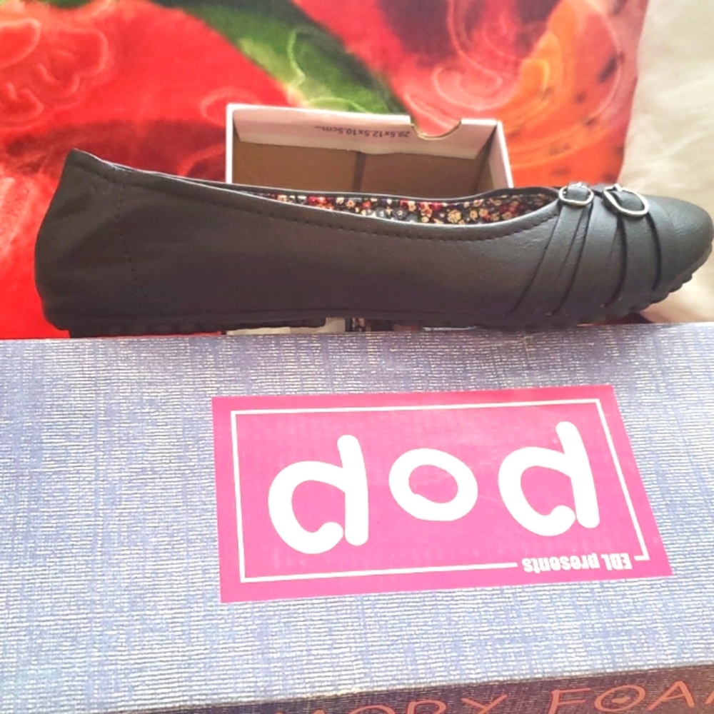 Slip-on flat shoes